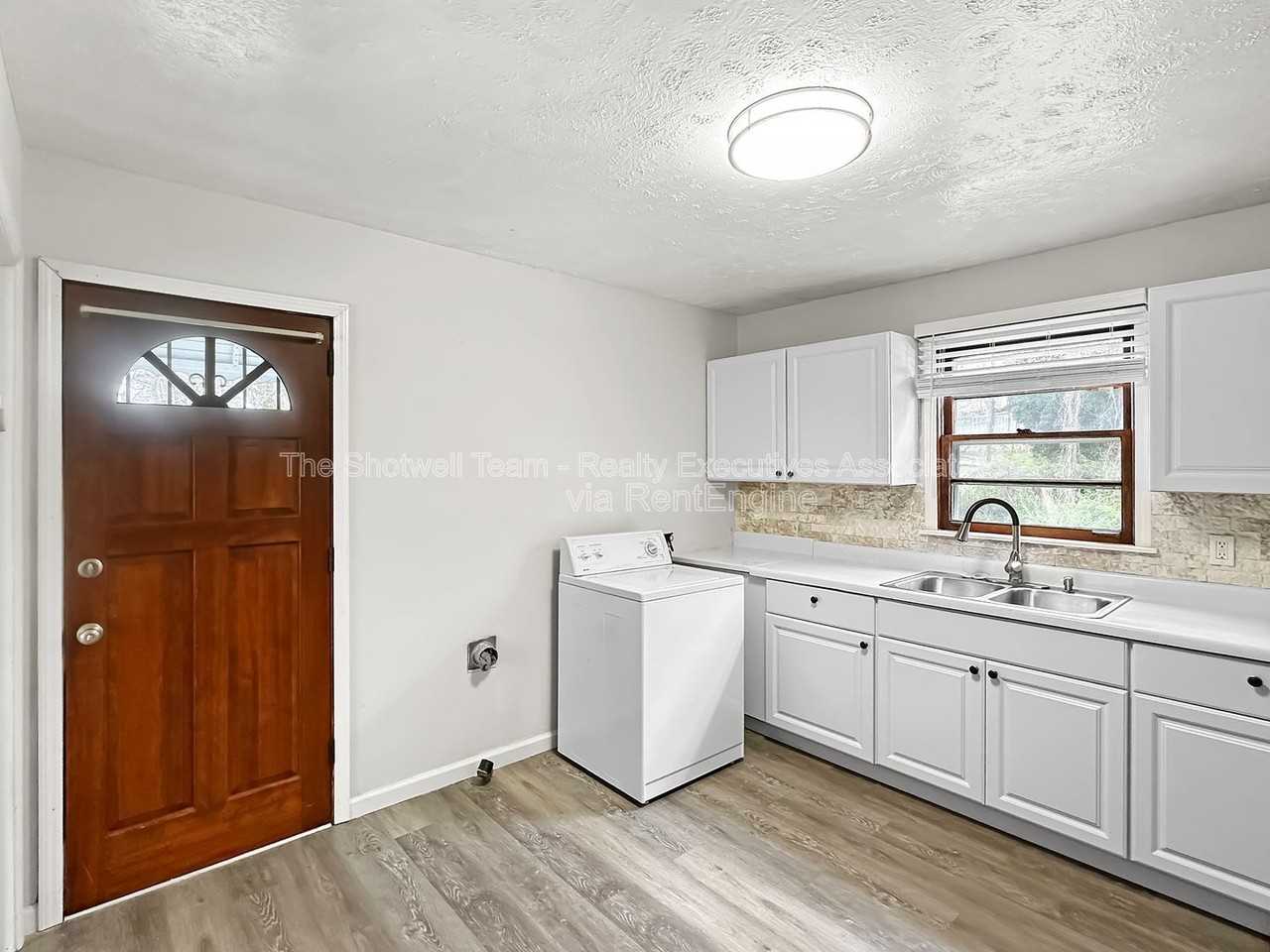 1704 Lenland Ave - Photo 7 of 15