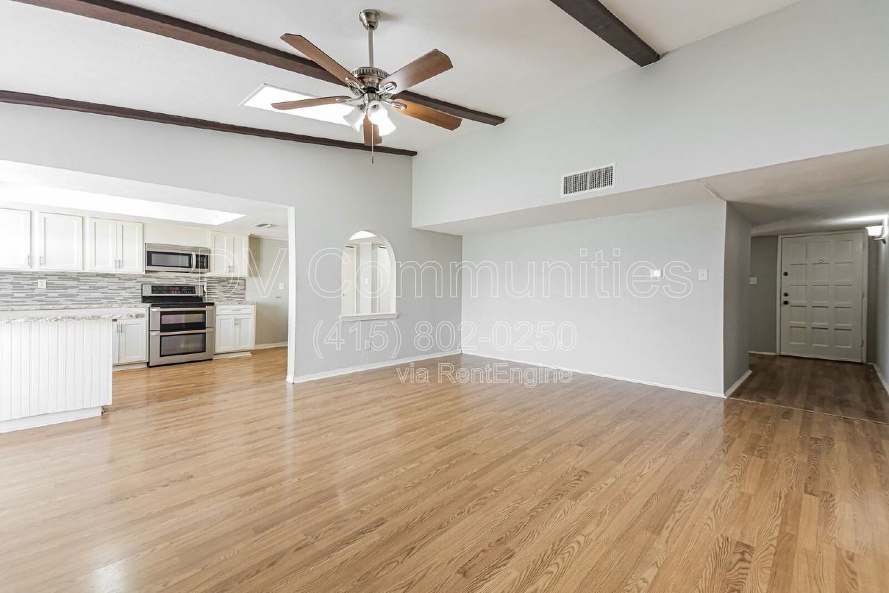 409 Hardwood Trl - Photo 2 of 26