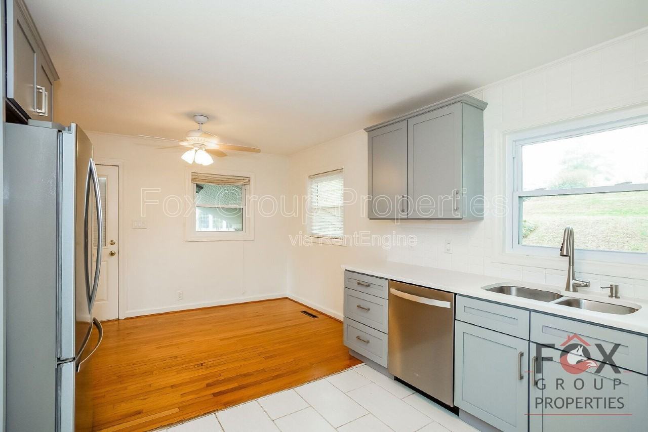 1102 Woods Dr - Photo 7 of 16