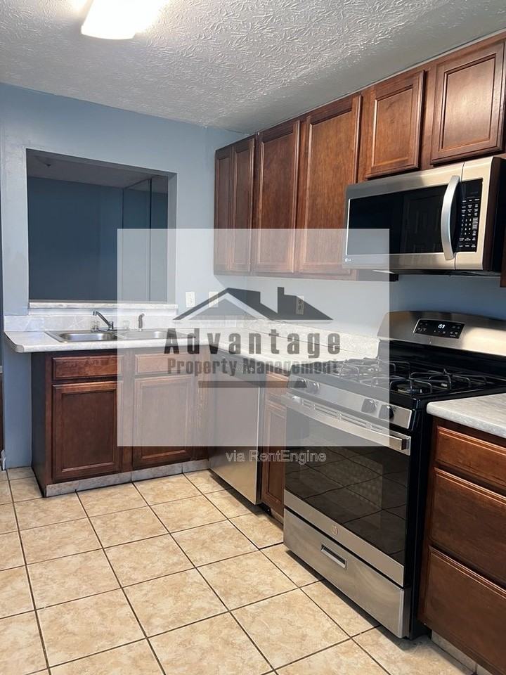 9449 Cypress Ln - Photo 4 of 16