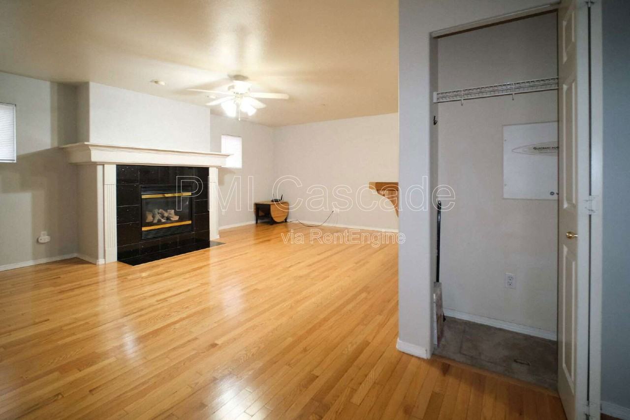 2510 Mitchell Ave - Photo 3 of 24