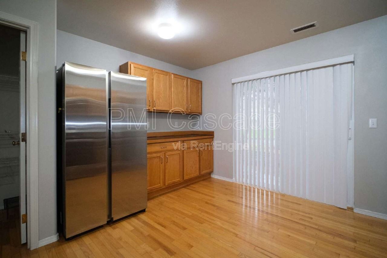 2510 Mitchell Ave - Photo 7 of 24