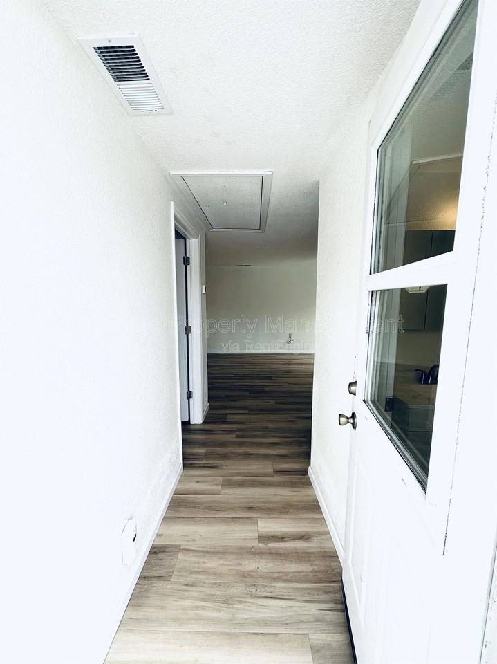 6095 Pierce St #B - Photo 5 of 13