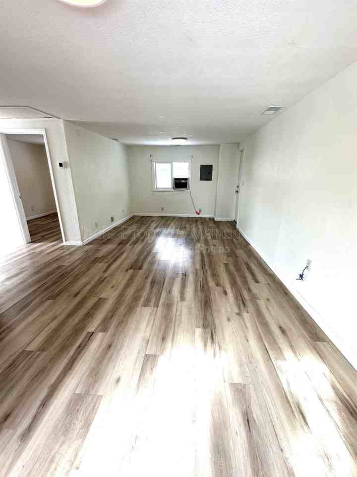 6095 Pierce St #B - Photo 6 of 13