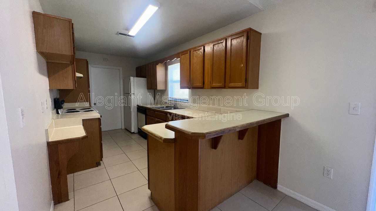 165 Toluca Dr - Photo 7 of 18