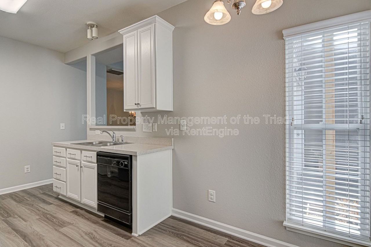 5972 Hollow Wood Ct - Photo 4 of 18