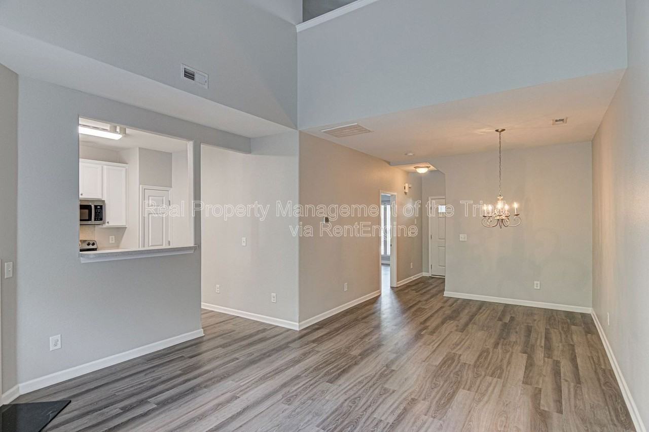 5972 Hollow Wood Ct - Photo 5 of 18