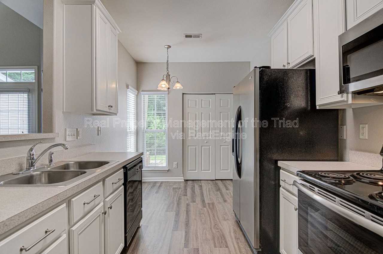 5972 Hollow Wood Ct - Photo 6 of 18