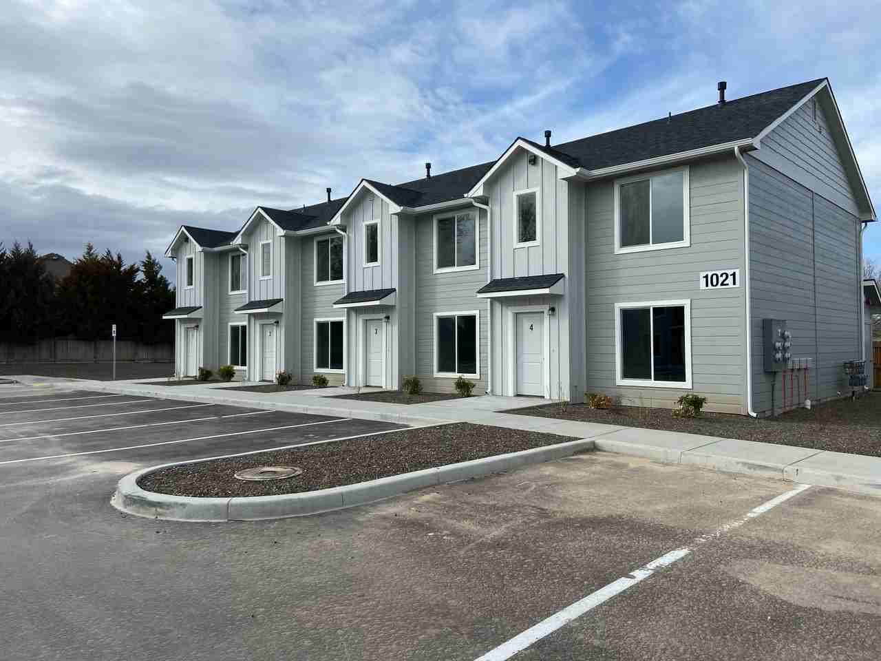 1021 E Iowa Ave #4 - Photo 4 of 9