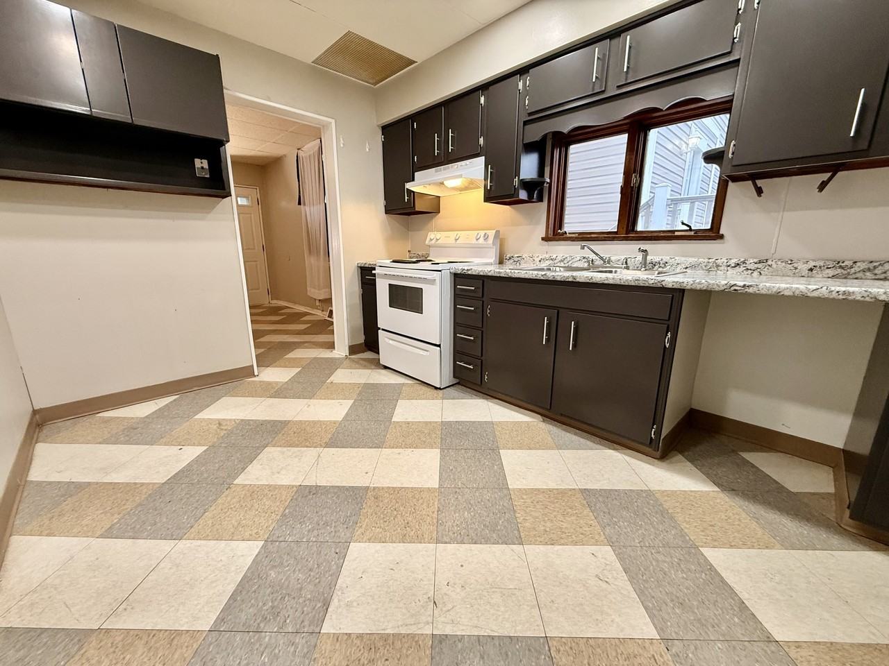1124 4th Ave #1 - Photo 3 of 17