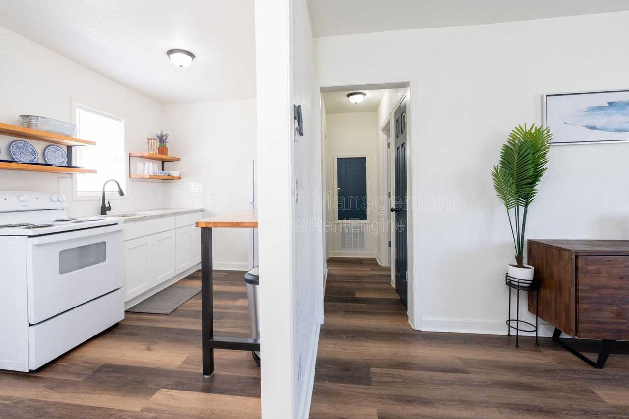 721 Sylvan Ln #721S - Photo 5 of 23