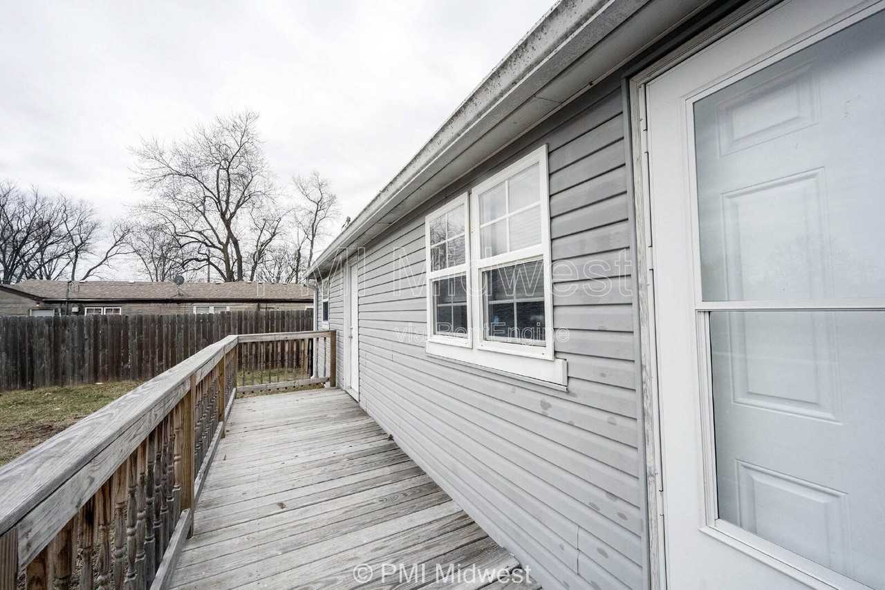 3125 Clover Dr #B - Photo 3 of 24