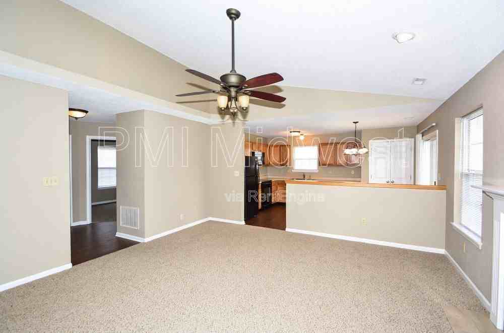 8177 Amarillo Dr - Photo 5 of 27