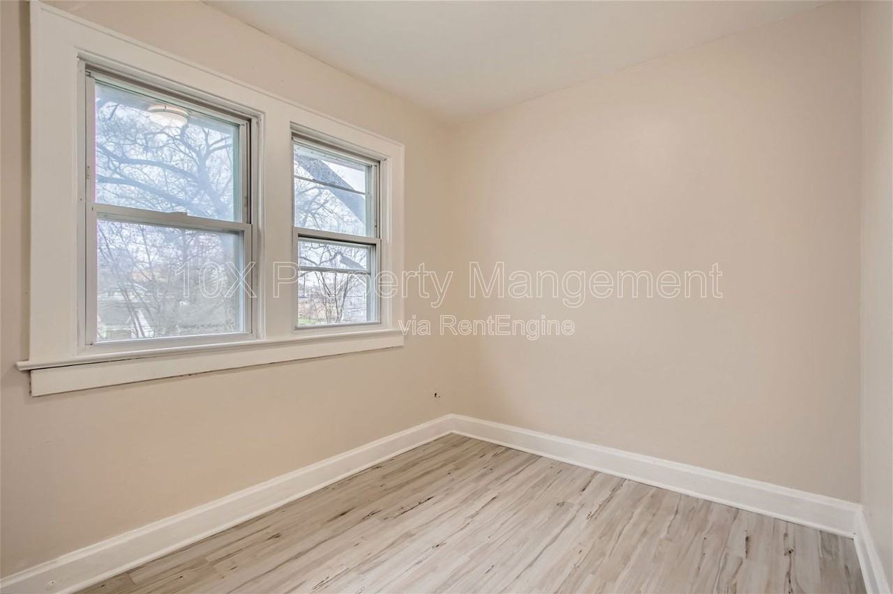 1097 E 16th Ave - Photo 4 of 14