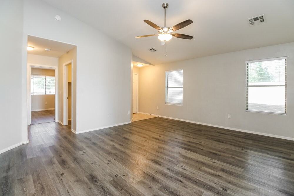 5605 S 11th Pl - Photo 3 of 16