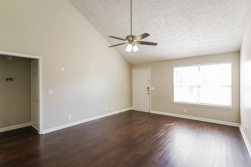3028 Roscommon Dr - Photo 3 of 16