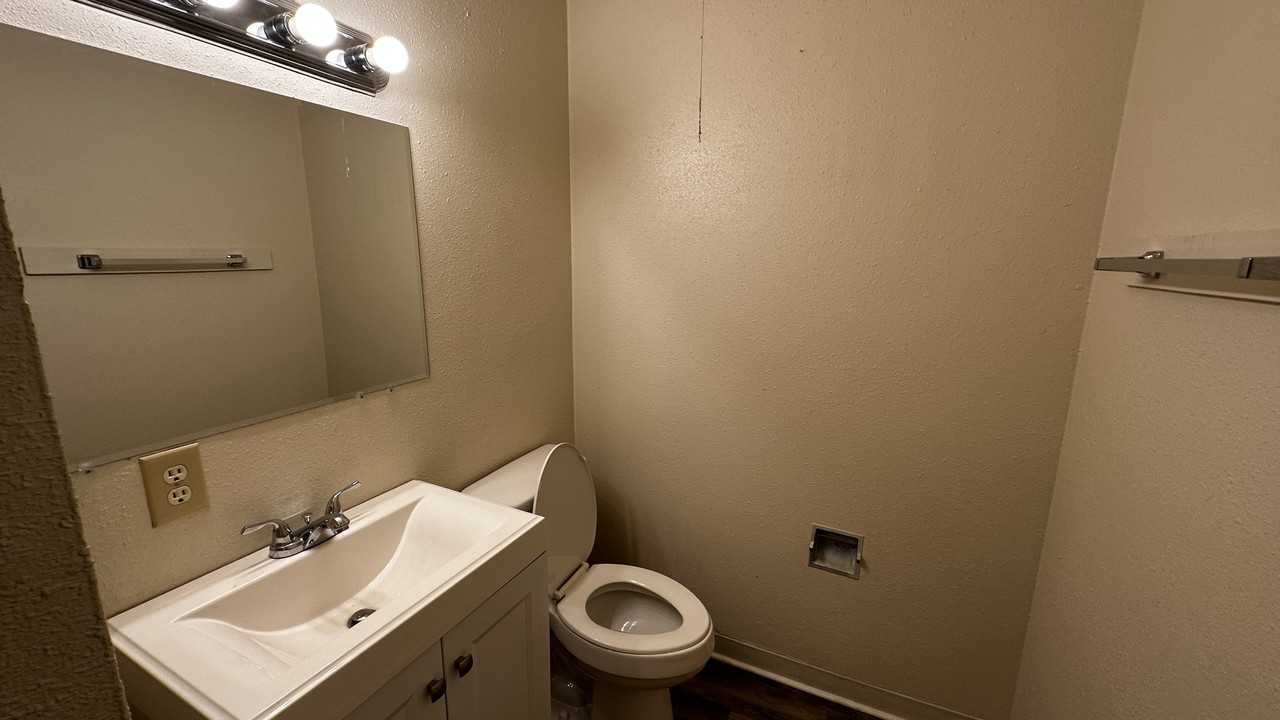 504 Jeanell Dr #17 - Photo 5 of 6