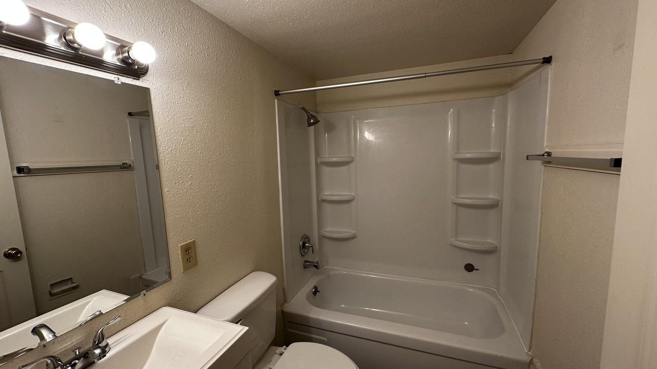 504 Jeanell Dr #17 - Photo 2 of 6