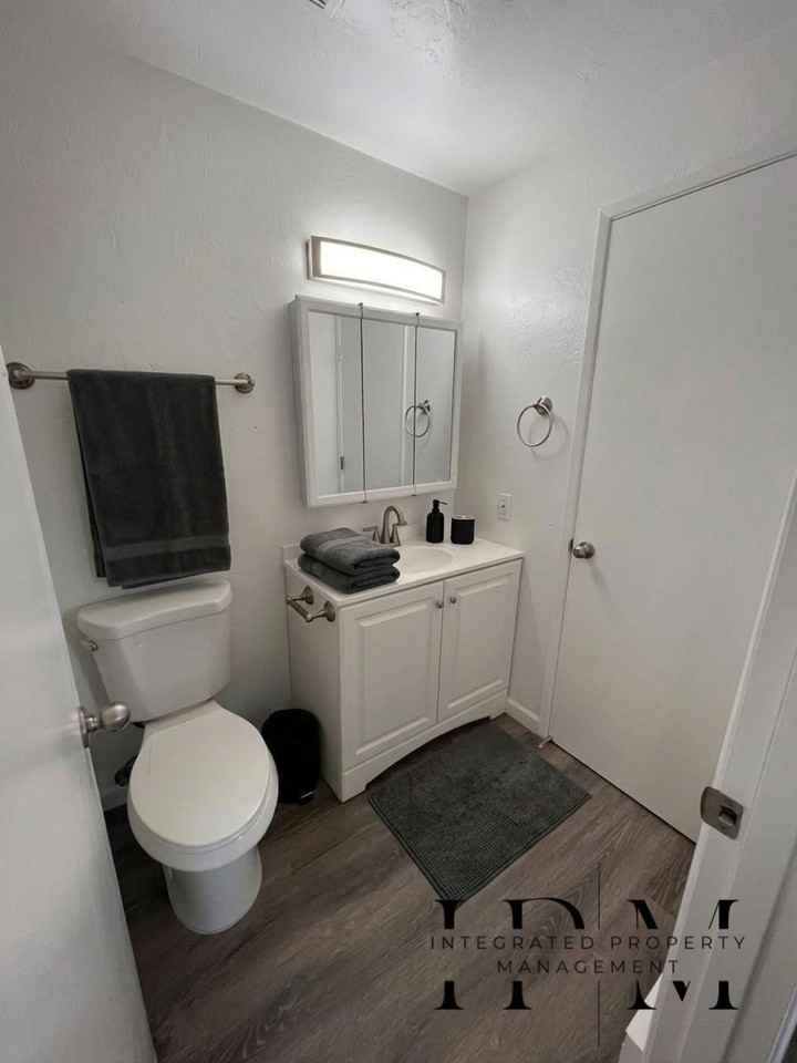 Ashton Apartments - Photo 3 of 19