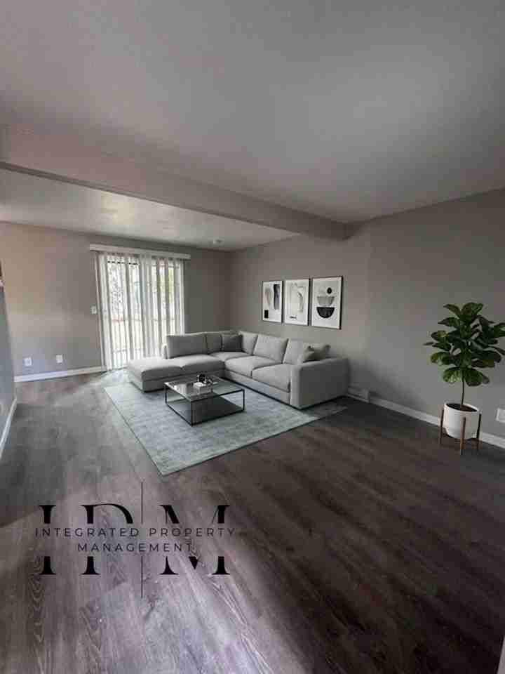 Ashton Apartments - Photo 4 of 19