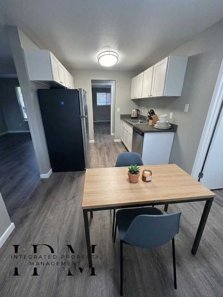 Ashton Apartments - Photo 5 of 19