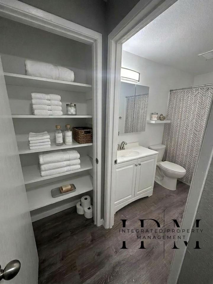 Ashton Apartments - Photo 6 of 19