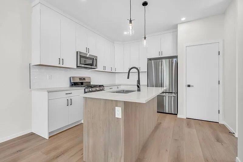 9410 155 Street Northwest - Photo 5 of 43