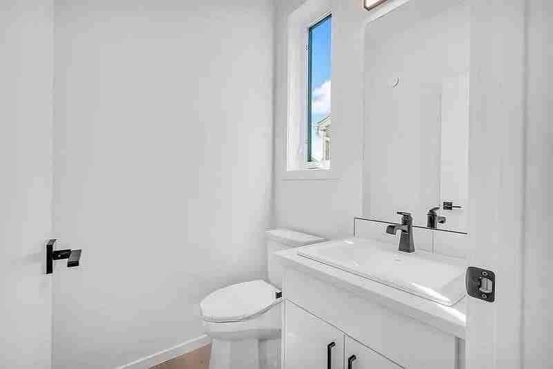 9410 155 Street Northwest - Photo 7 of 43