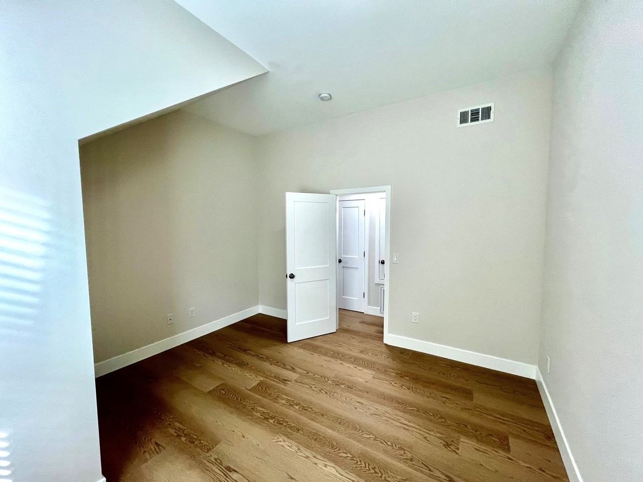 1559 Innes Ave - Photo 5 of 8