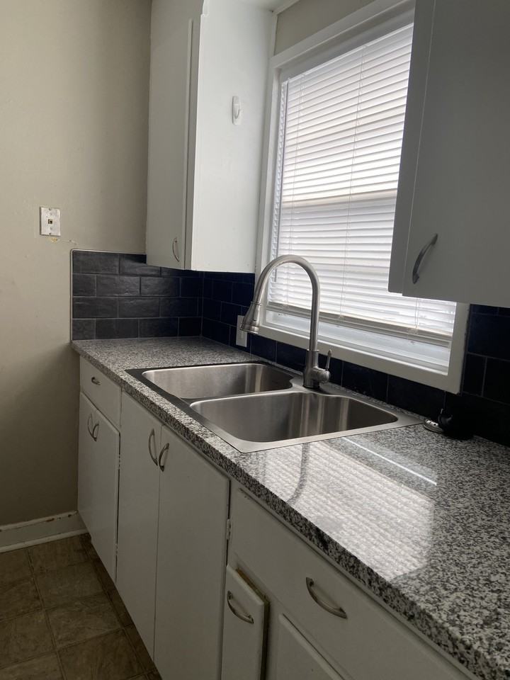 300 Cherry Hill Dr #5 - Photo 7 of 20