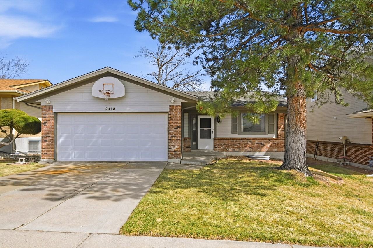 2312 S Devinney St - Photo 2 of 41