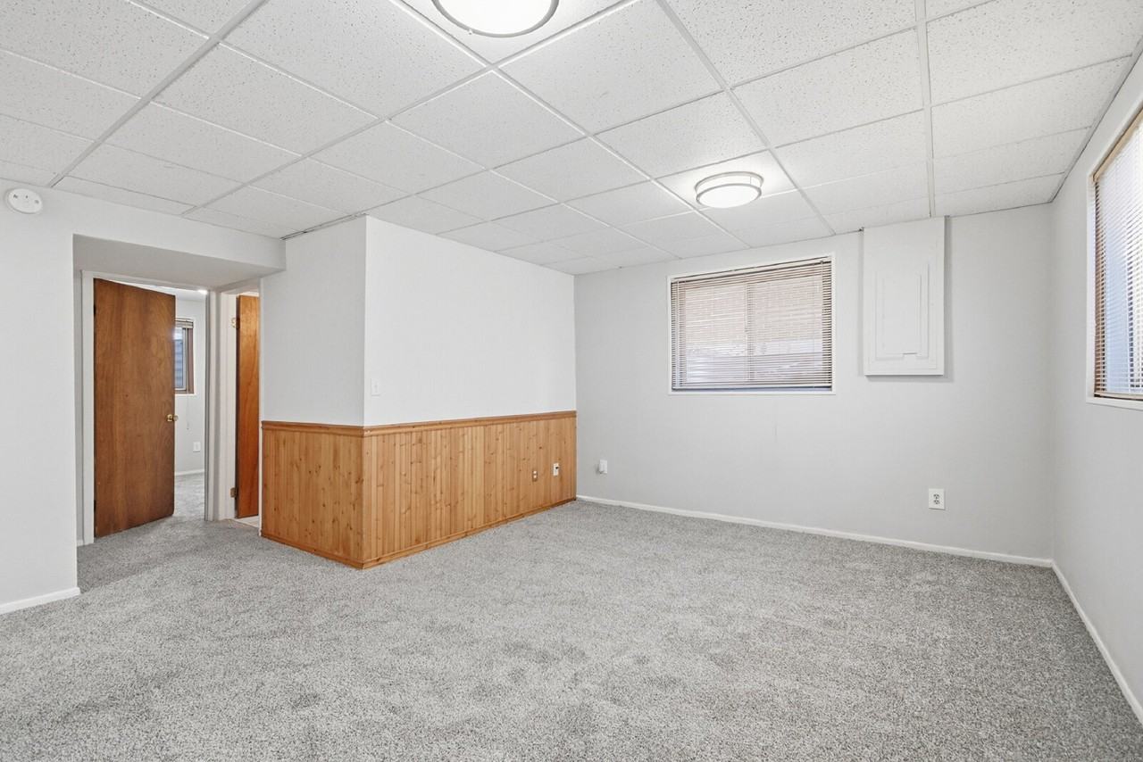 2312 S Devinney St - Photo 3 of 41