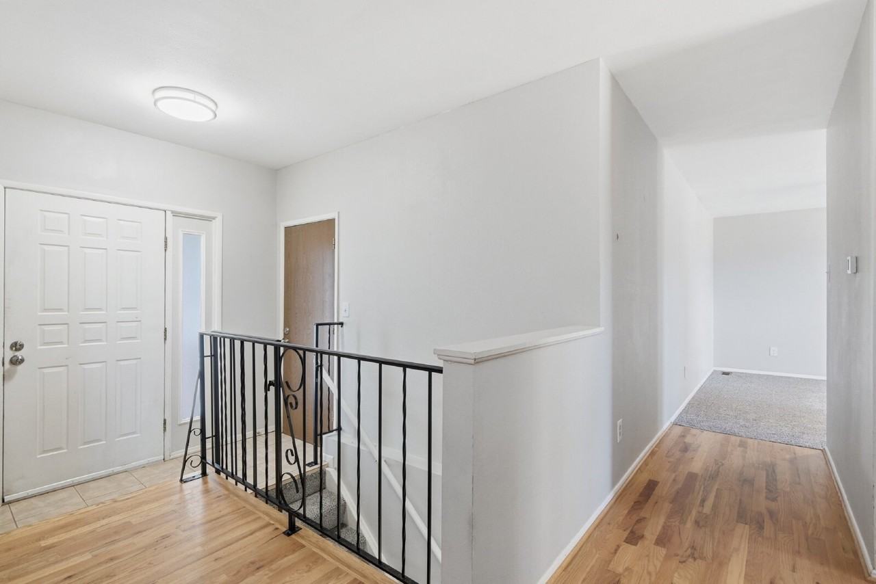 2312 S Devinney St - Photo 5 of 41