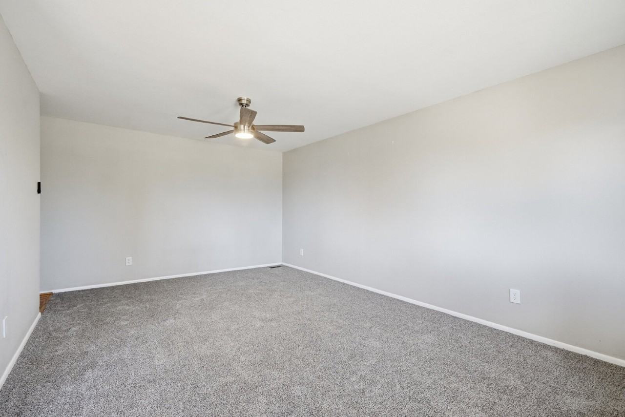 2312 S Devinney St - Photo 7 of 41