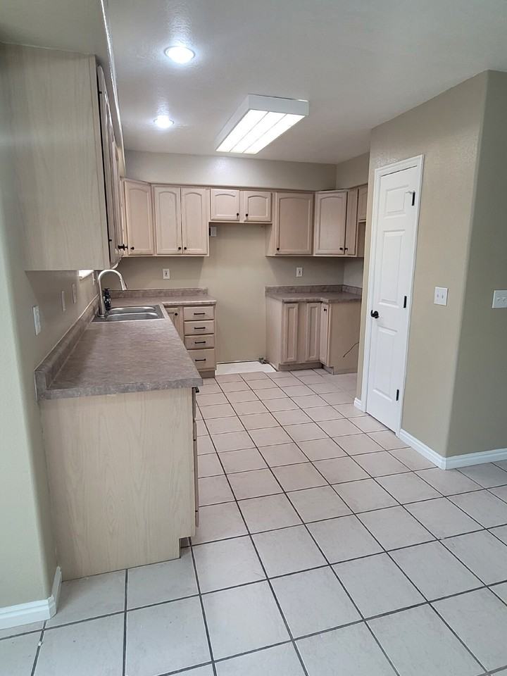 12156 S Alabaster Cir - Photo 6 of 19