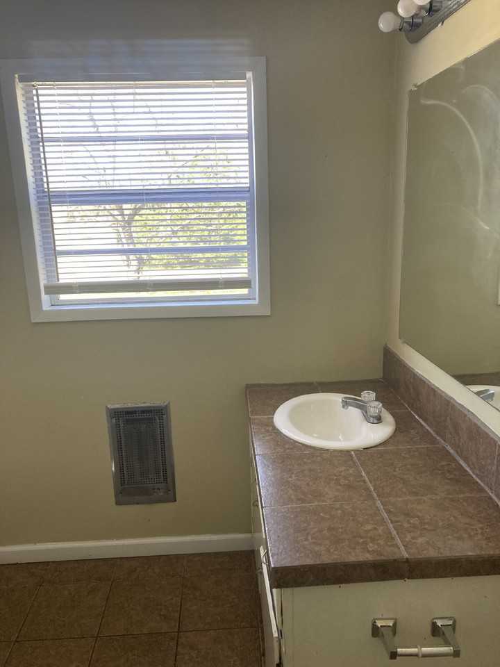 204 Patterson St - Photo 6 of 16