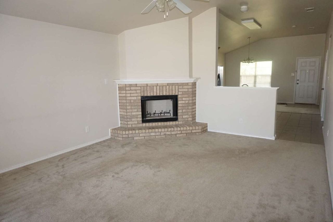 6549 85th St - Photo 2 of 10