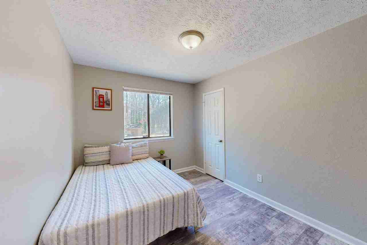 4335 Lincolndale Dr - Photo 3 of 27