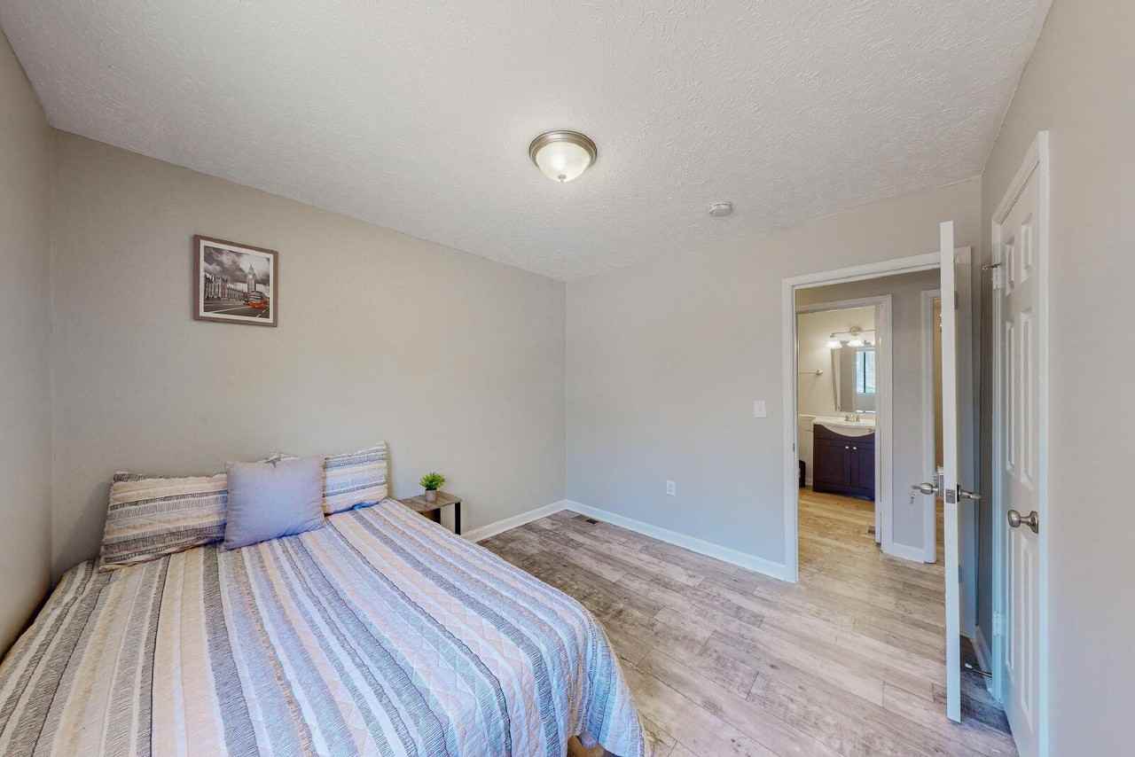 4335 Lincolndale Dr - Photo 5 of 27