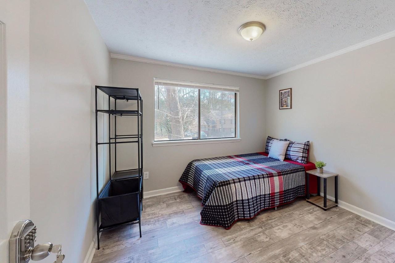 4335 Lincolndale Dr - Photo 7 of 27