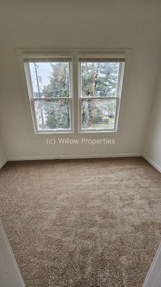 501 N E St - Photo 6 of 7