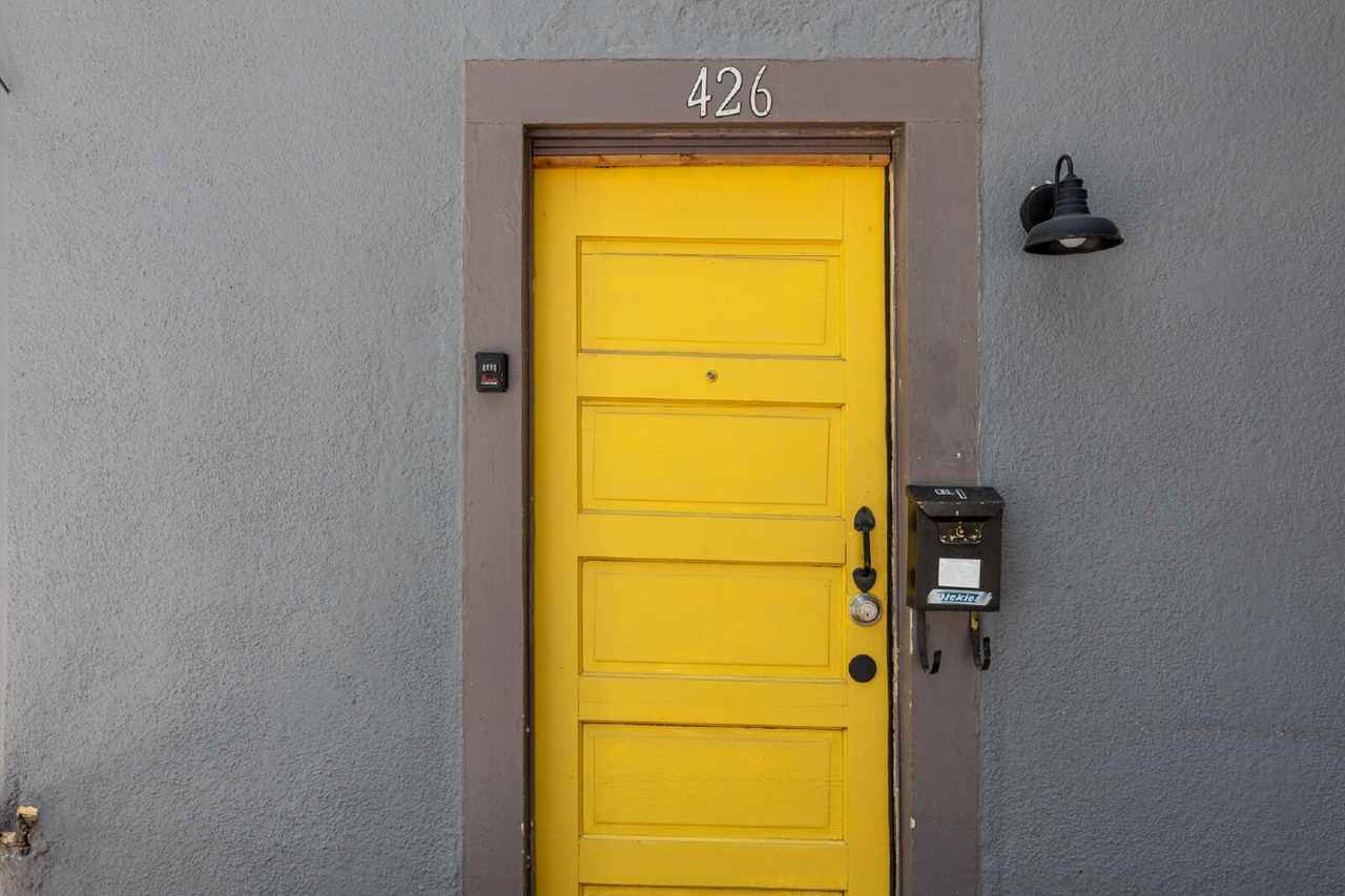 426 W Woodlawn Ave #1 - Photo 3 of 25