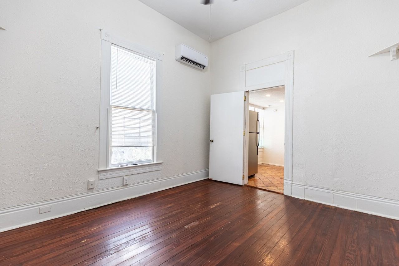 426 W Woodlawn Ave #1 - Photo 5 of 25