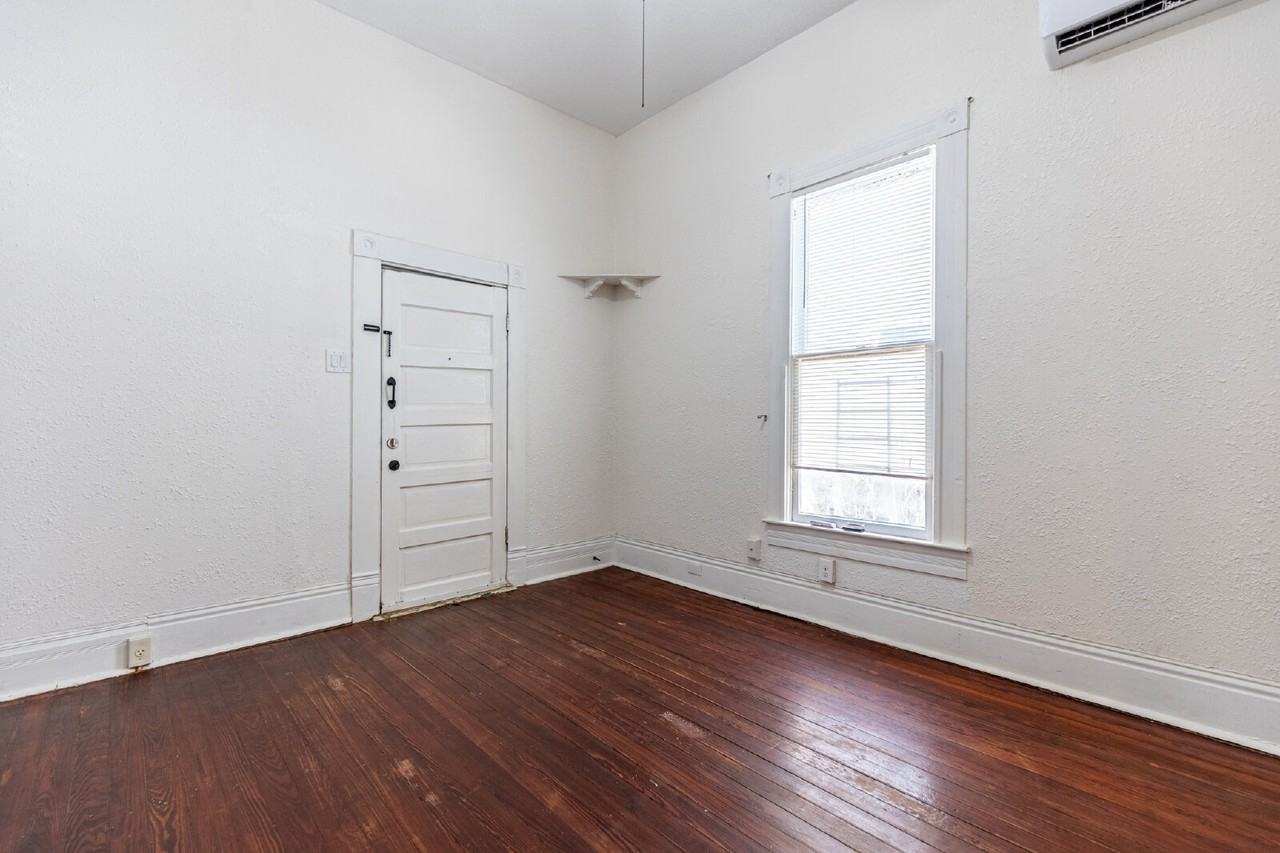 426 W Woodlawn Ave #1 - Photo 6 of 25