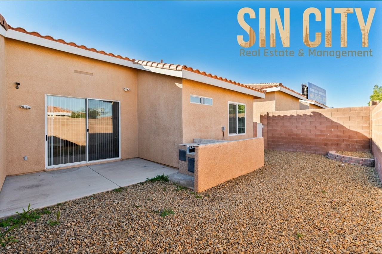 2854 W Agate Ave - Photo 5 of 18