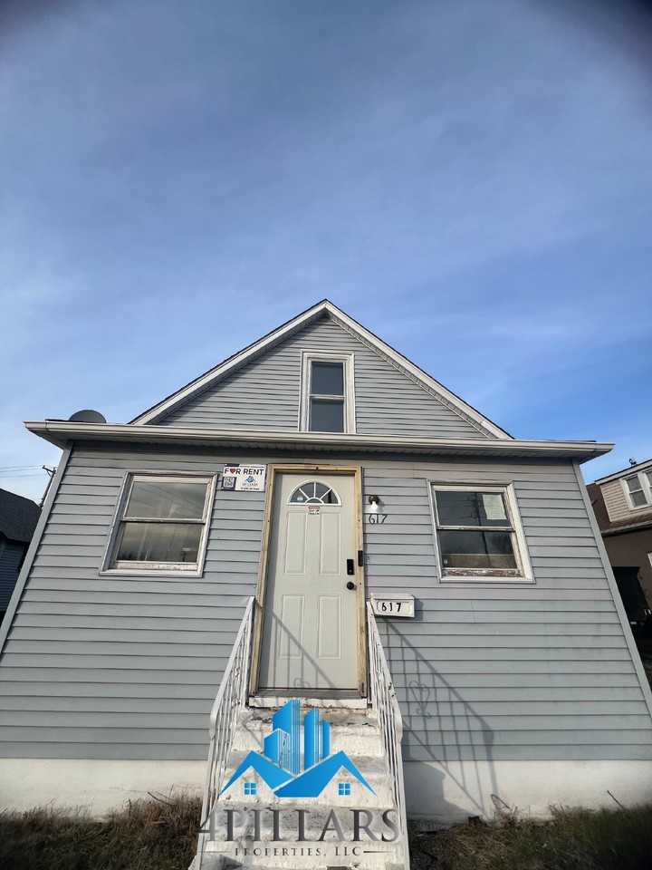 617 Kane St - Photo 2 of 11