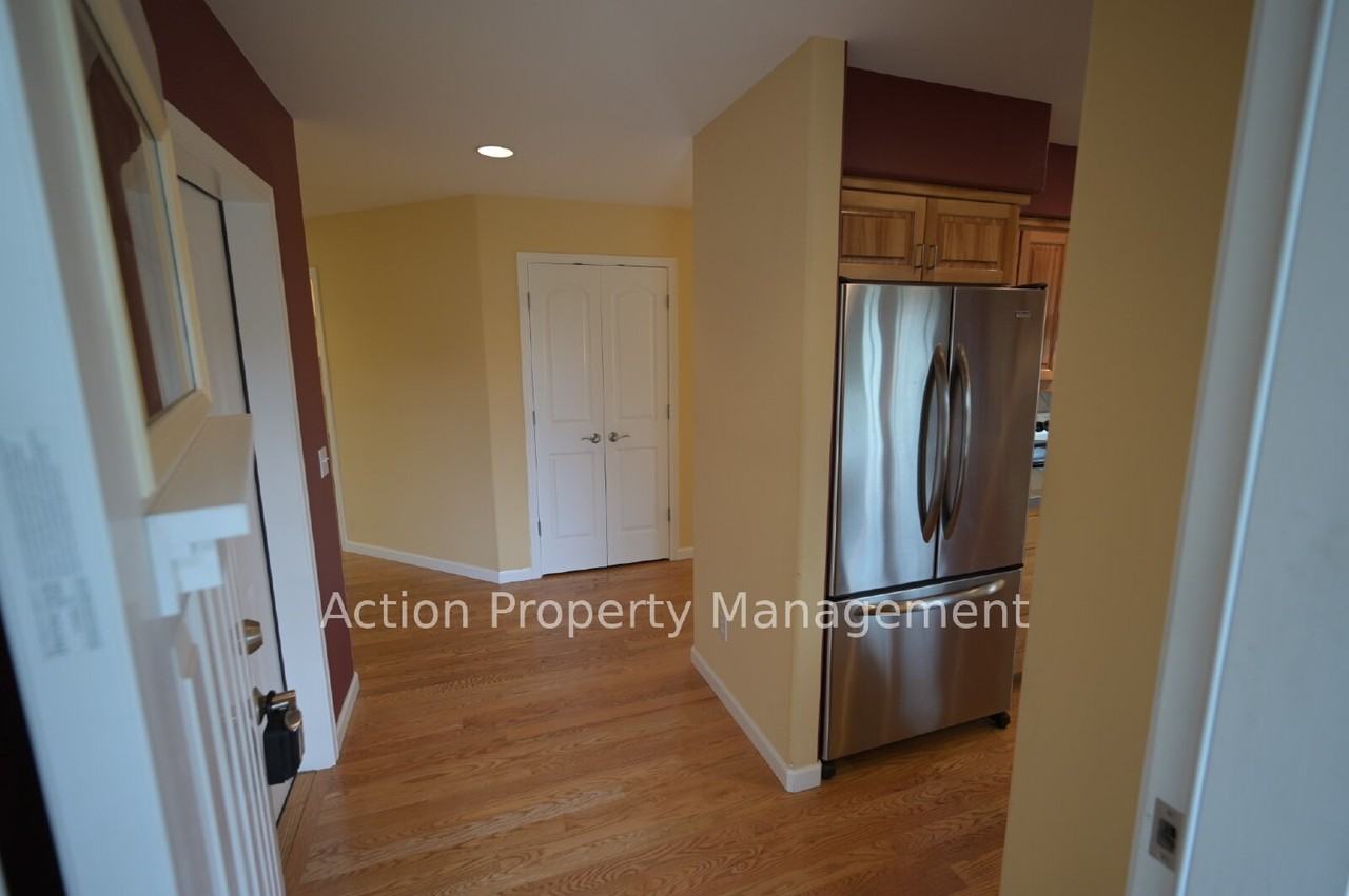 1014 N Minstrel Rd - Photo 3 of 30