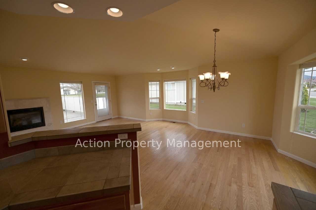 1014 N Minstrel Rd - Photo 7 of 30