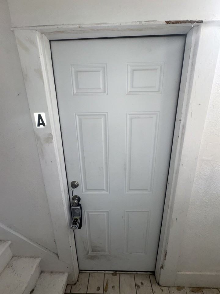 207 S Clarence St Unit A - Photo 2 of 6