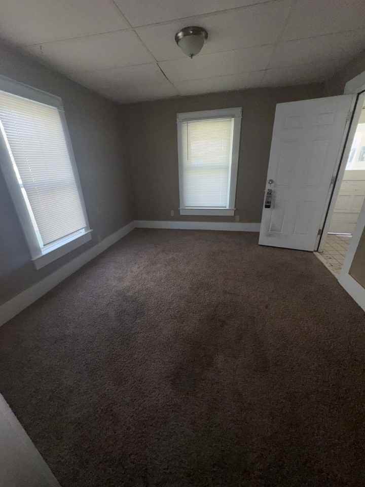 207 S Clarence St Unit A - Photo 3 of 6